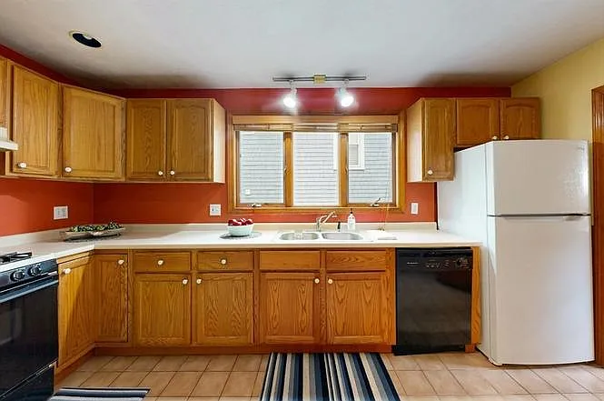 11 Sterling St #11 — Photo 14