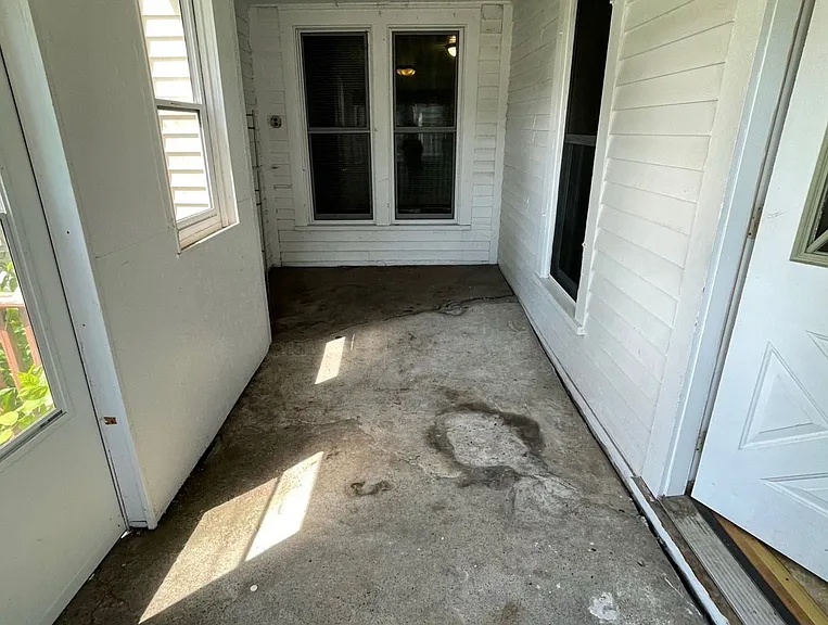639 Niagara St — Photo 12
