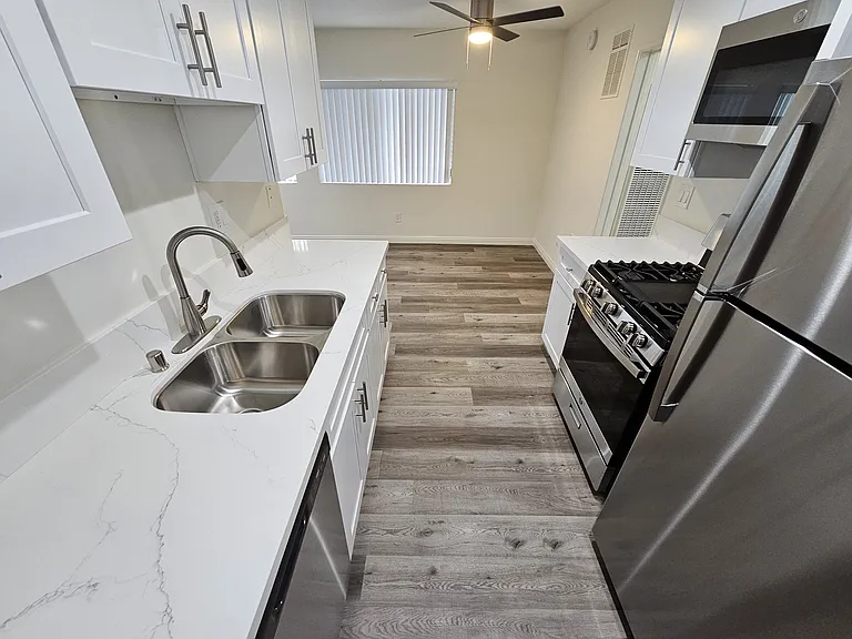 916 N Sierra Bonita Ave — Photo 7