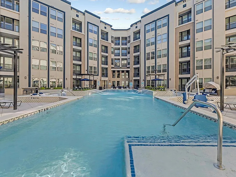 99-10 Crawford St-87