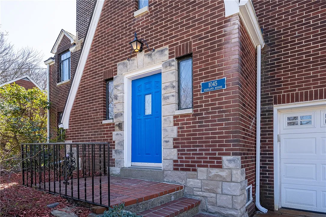 1045 Highland Ave photo 1