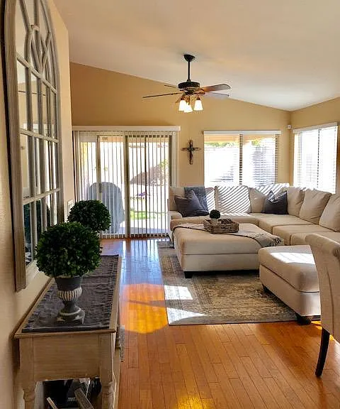 4842 E Melinda Ln — Photo 2