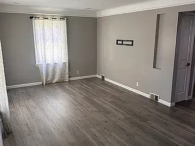3 bed, 1950 sqft, $1,950 — Photo 2