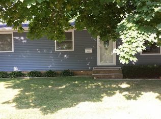 105 Ungs Ct, Manchester, IA 52057