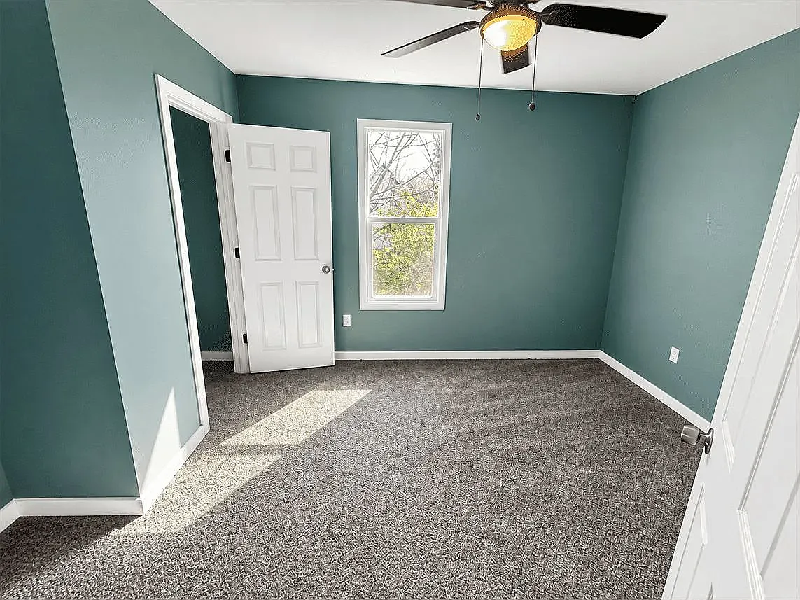 3 bed, 2332 sqft, $1,700 — Photo 4