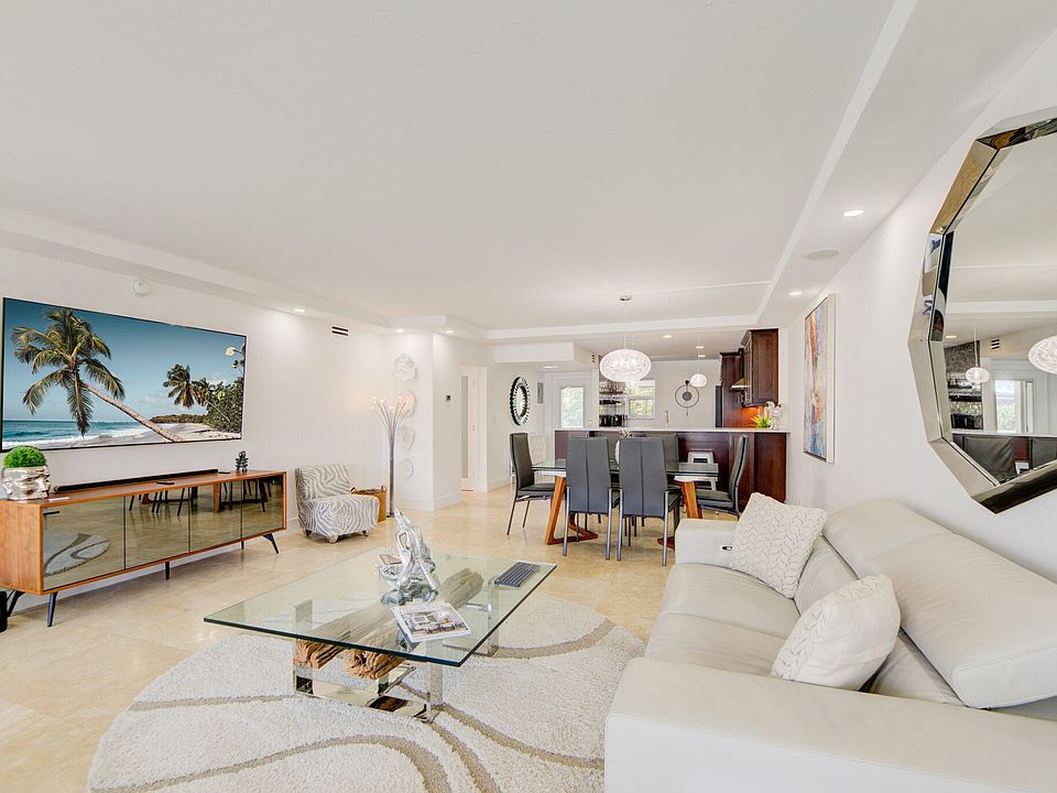 1st image of 3121 NE 51st Street #305e