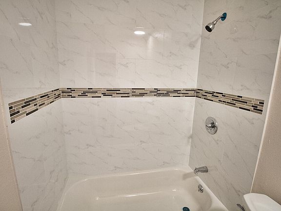 5th image of 10119 San Carlos Ave APT D