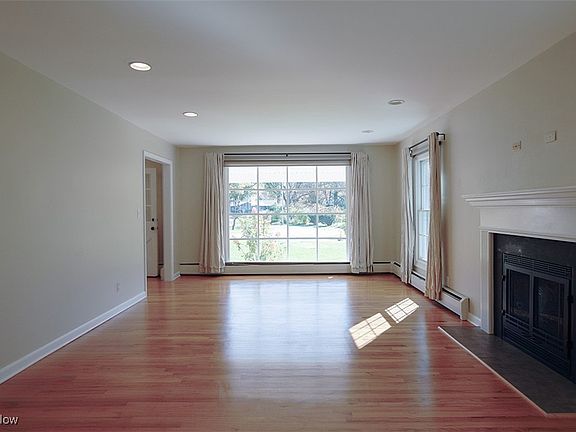 5th image of 36 Stewart Ct