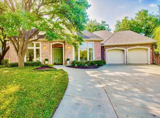 26 Downs Lake Cir, Dallas, TX 75230