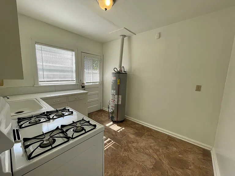 912 Oxmoor Rd — Photo 30