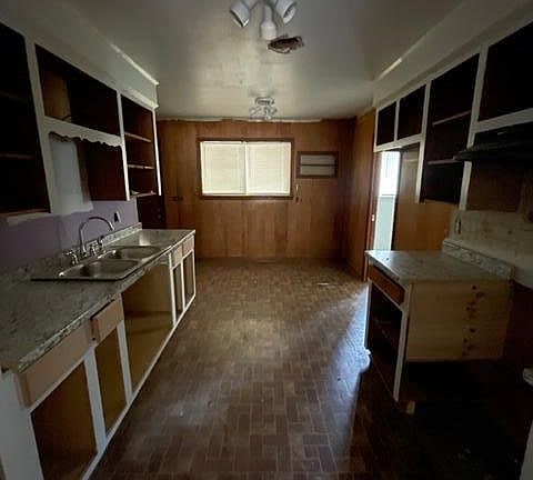 5th image of 3026 Charleston Dr