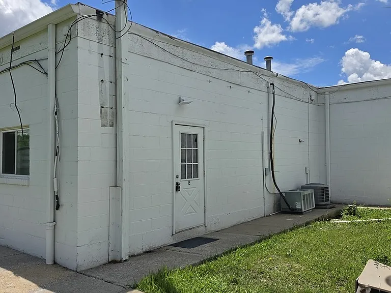 5612 S Illinois Rte #31-E — Photo 1