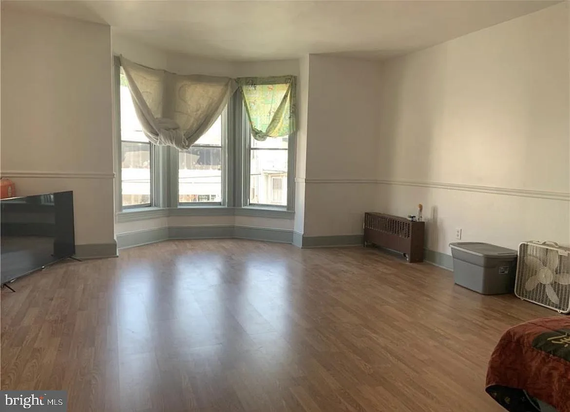 3 bed, 1100 sqft, $1,425 — Photo 3