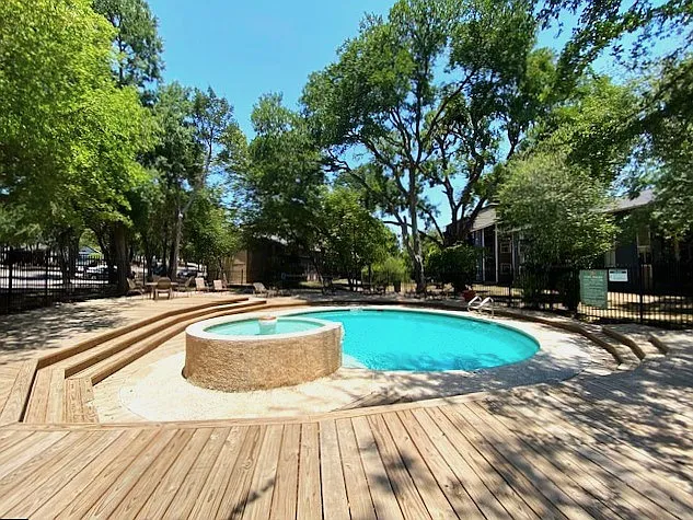 One of our 3 sparkling pools