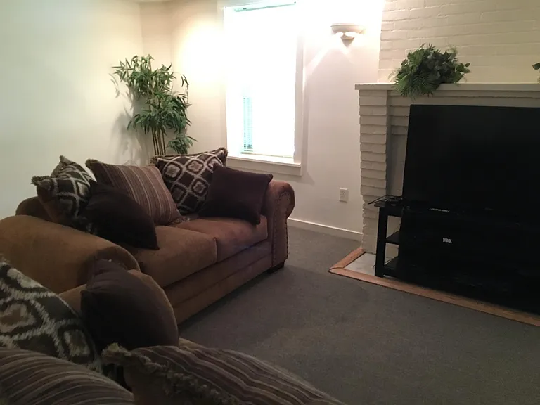 614 E Buffalo St — Photo 6