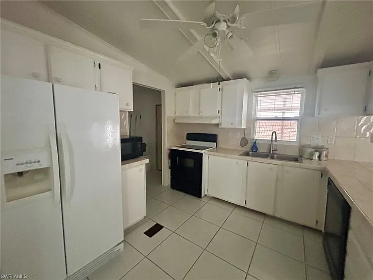 130 Grassy Key Ln #37 — Photo 8
