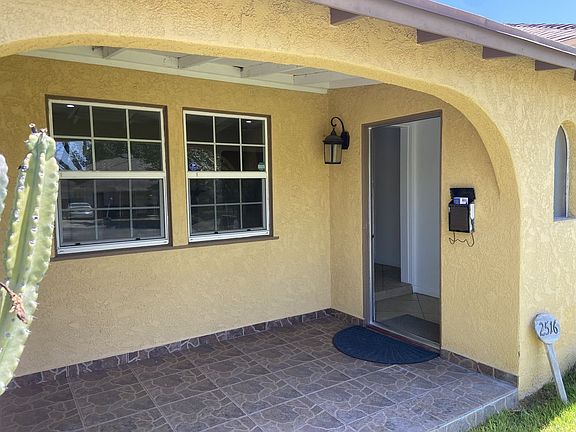 3rd image of 2516 N Parish Pl