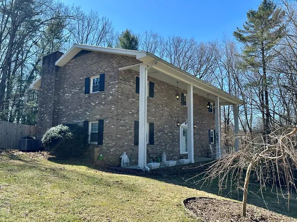 21543 Plantation Rd, Bristol, VA 24202