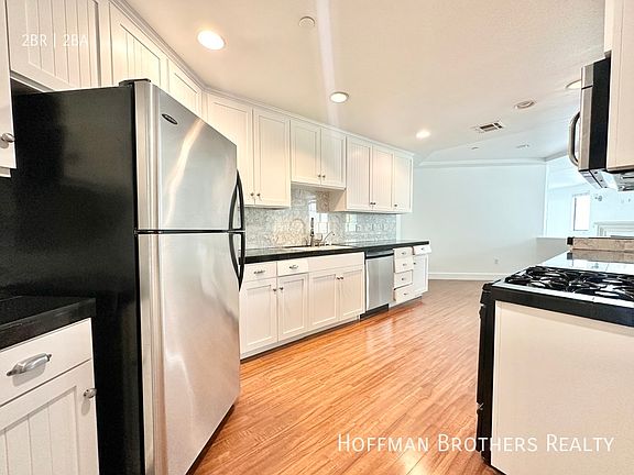 3rd image of 11611 Montana Ave #305A