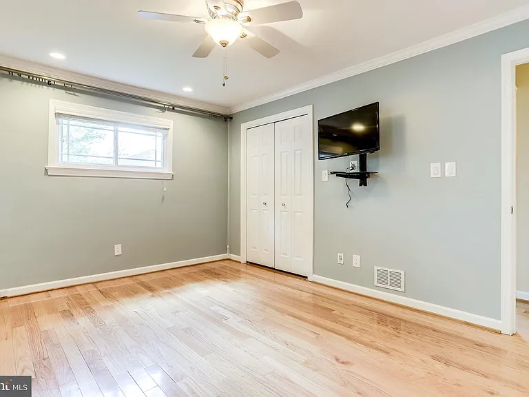 4894 Williamsburg Blvd — Photo 18
