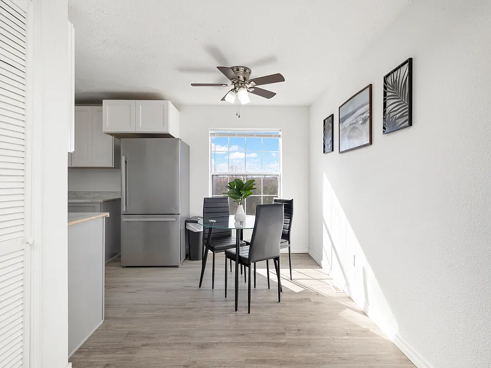 301 Twin Oaks #301