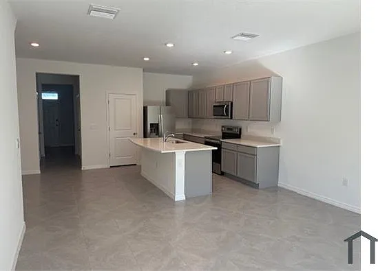 3 bed, 1673 sqft, $2,400 — Photo 2