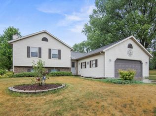 2732 Rolling View Rd, Stoughton, WI 53589