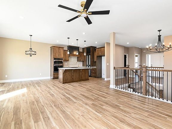 4th image of 17801 246th St