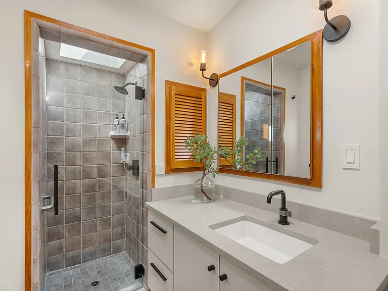 235 Granite St #2 — Photo 10
