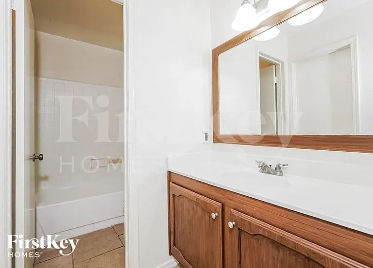 2404 Busch Dr — Photo 10