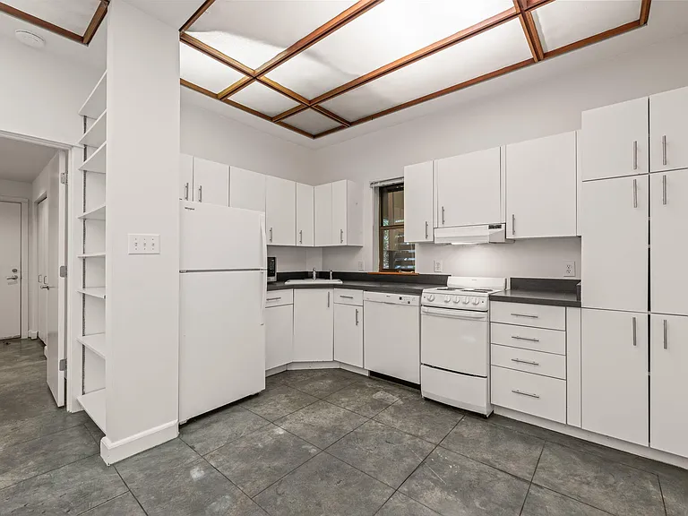 104 Rose Ln #A — Photo 7