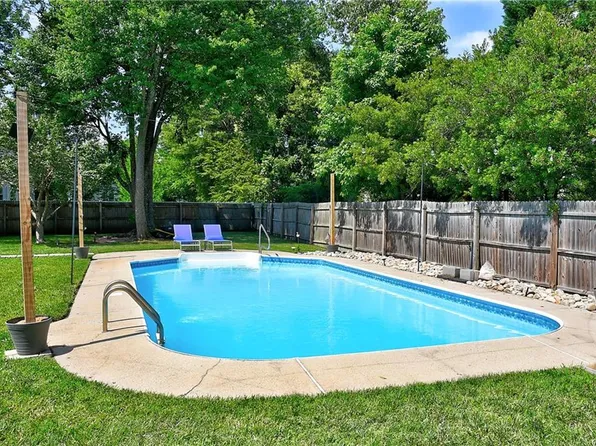 832 Doe Run Dr, Chesapeake, VA 23322