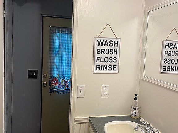 2nd image of 359 Bonnie Ln