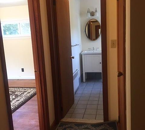 3rd image of 140 Lindsey Ave APT 2