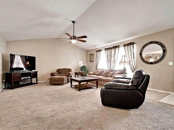 3rd image of 4 Kendal Dr
