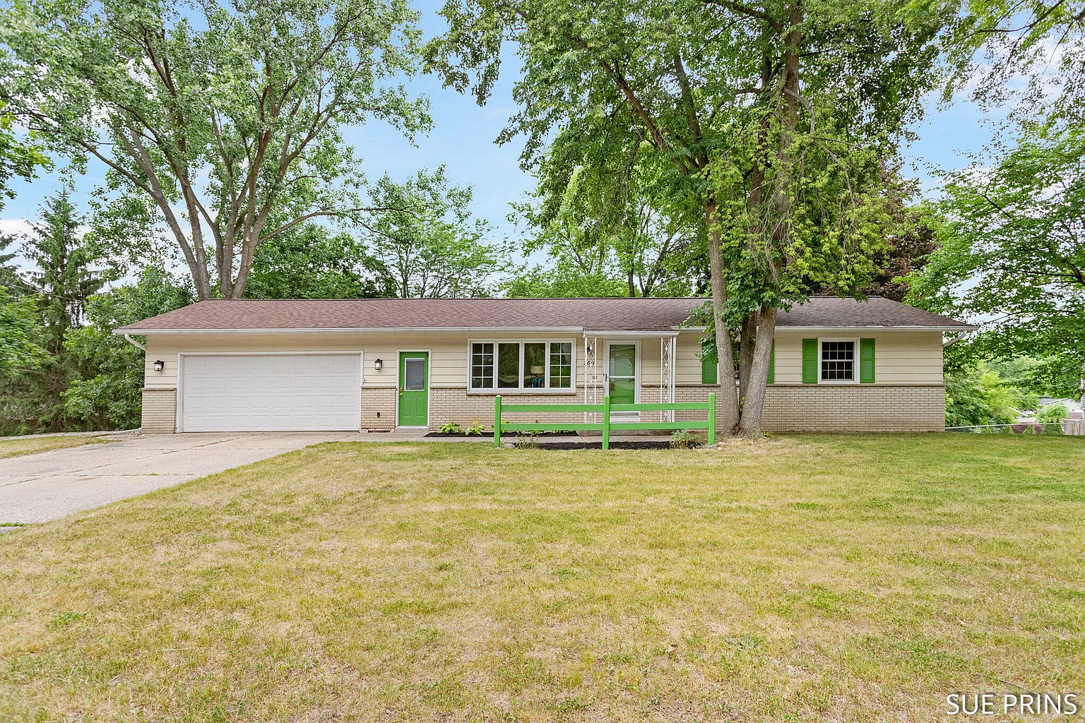 2611 Wabash Dr NE photo 1