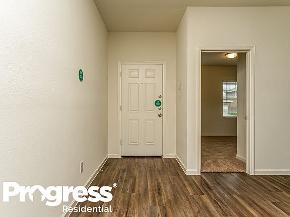 3rd image of 560 London Dr