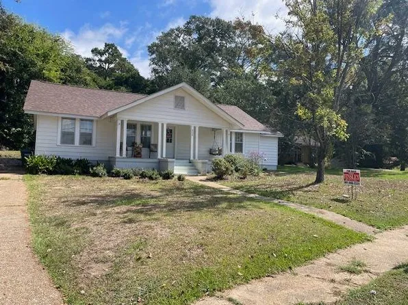 255 Byrd Ave N, Philadelphia, MS 39350