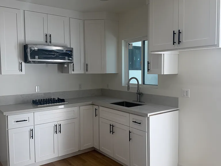 1082 N Loma Ave #1/2 — Photo 4