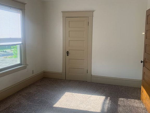 2nd image of 807 Snelling Ave N