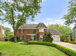 3019 W 121st St, Leawood, KS 66209