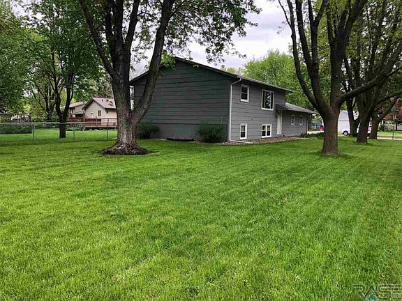 2nd image of 6600 W Essex Dr