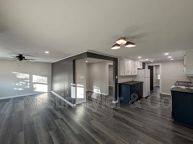 2984B Smith St — Photo 3