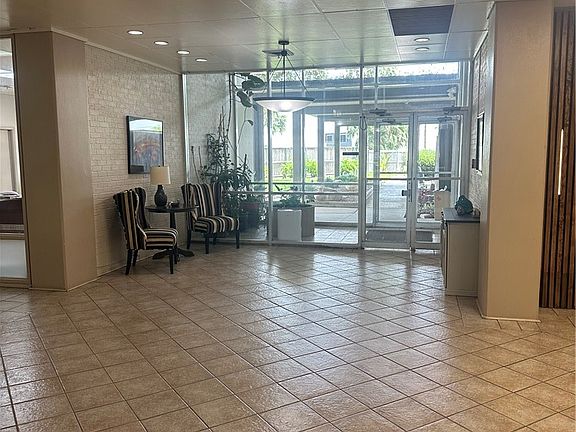 4th image of 4600 Ocean Dr APT 403