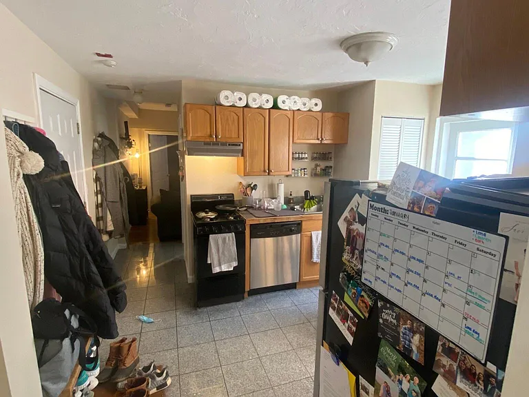 220 Hanover St #9 — Photo 5