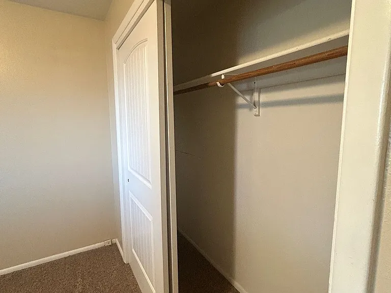 Main 819 S — Photo 49