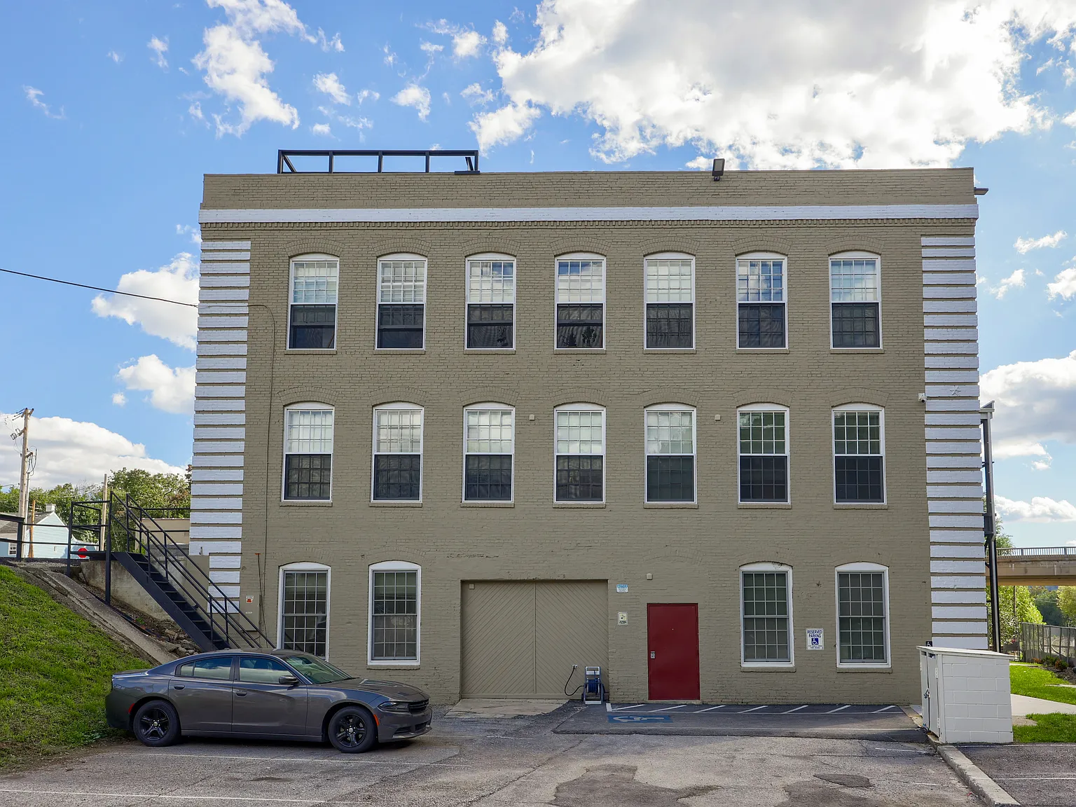 Riverside Lofts — Photo 4