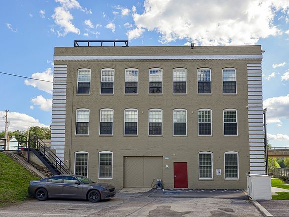 4th image of 231 W College Ave #211A