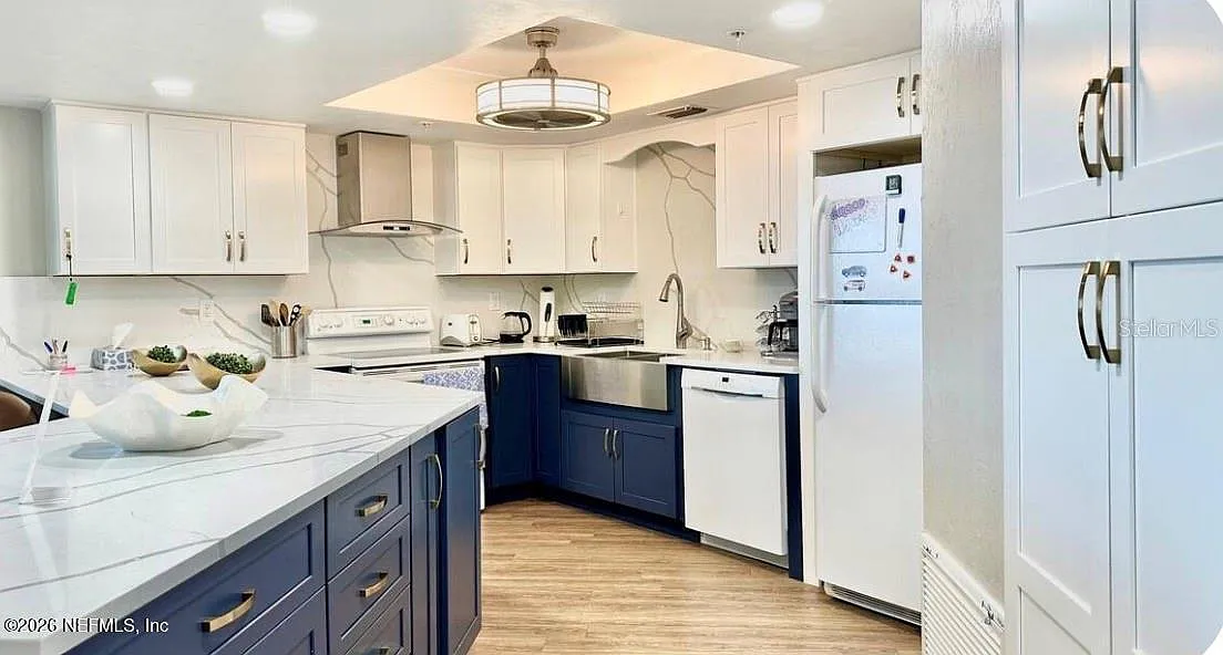 3 bed, 3.0 bath, 1884 sqft, $3,500 — Photo 3