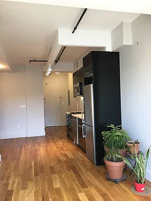 Rented by Manhattan Management LLC | media 21